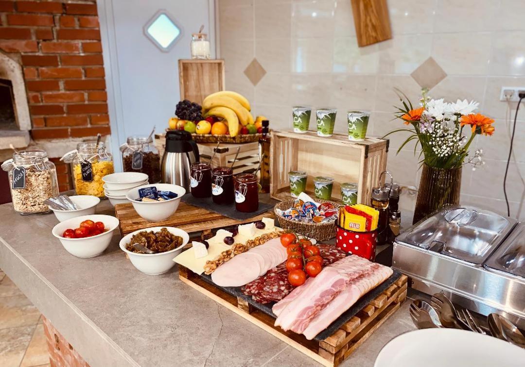 Zelena Oaza Bed & Breakfast Zgornja Kungota Bagian luar foto